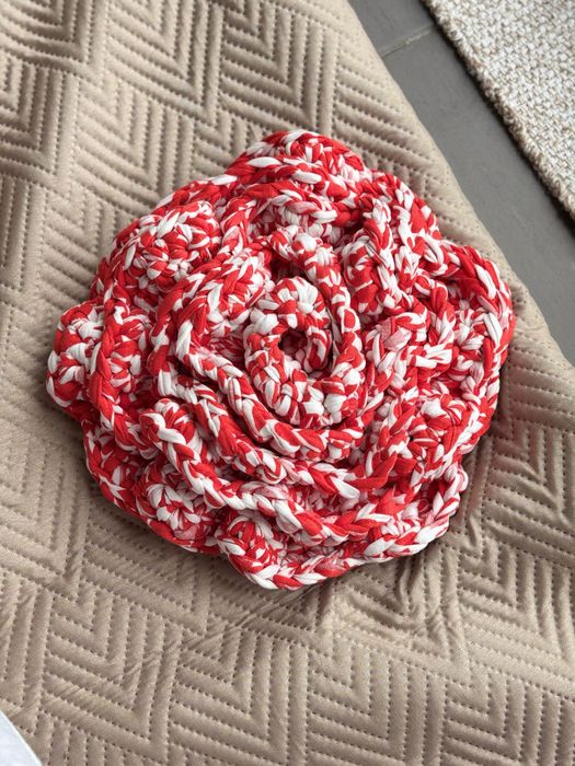 Vendo Flores em crochet, lindos apontamentos de decoração.