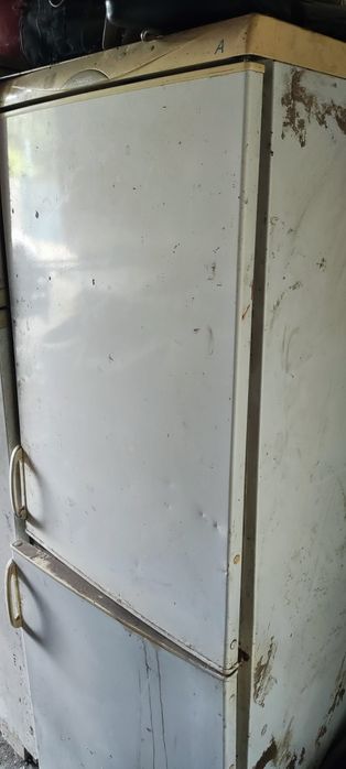 Віддам безкоштовно 2 холодильника