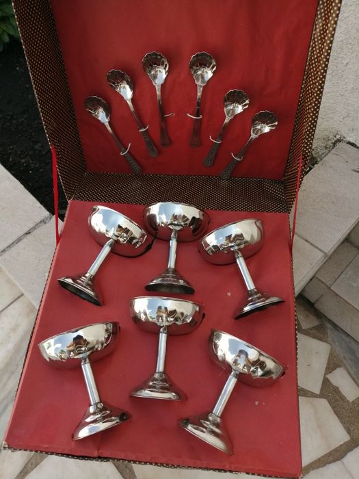 Taças em inox para sobremesa