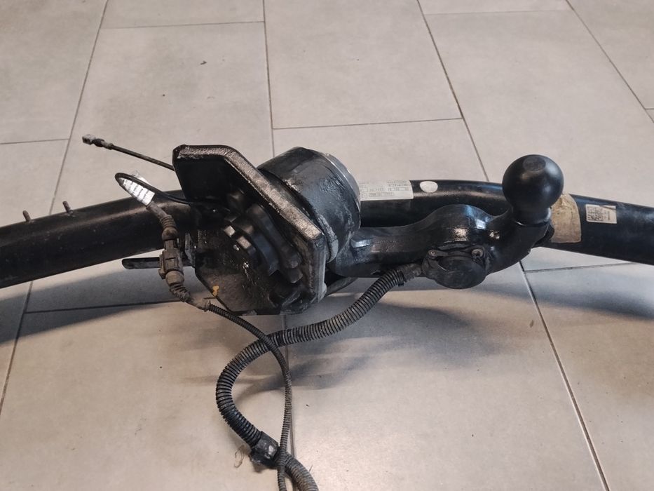 Oryginalny skladany  hak holowniczy Audi Q5  08-17
