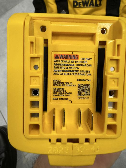 Потужний безщітковий гайковерт Dewalt DCF900 20v 1/2. 1900Нм. USA