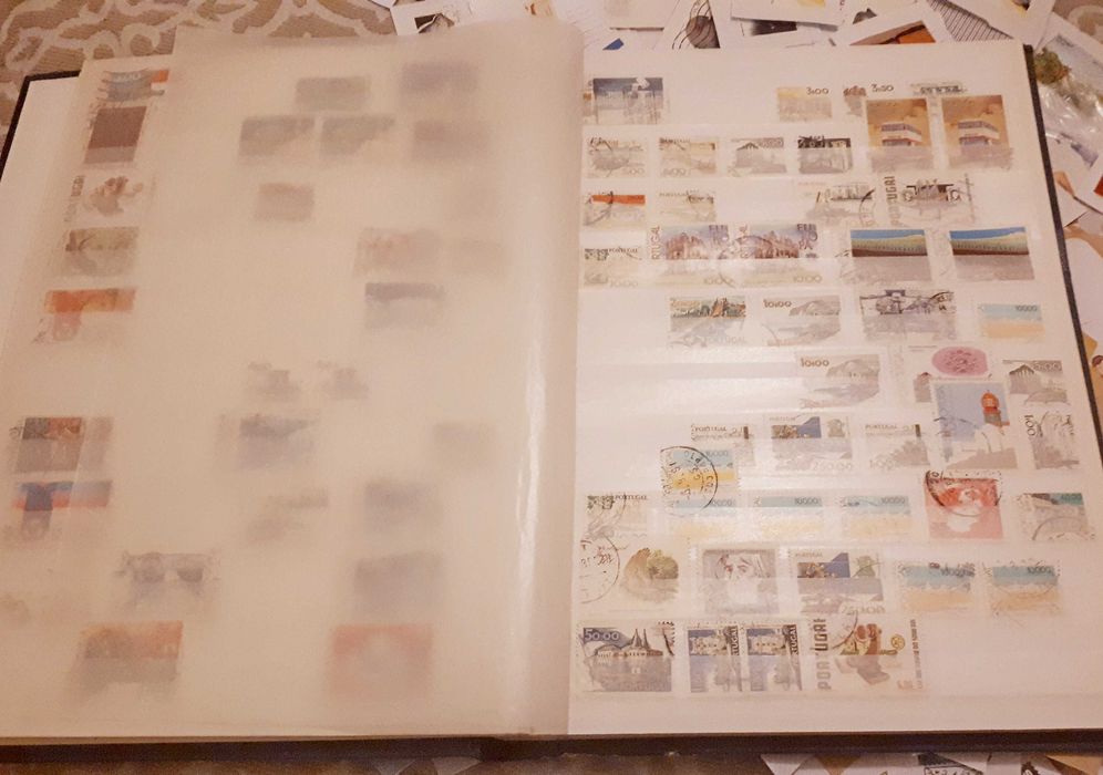Mais de 1900 selos diversos de Portugal