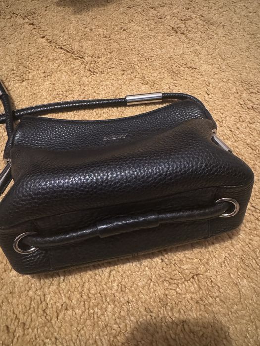 Mała torebka crossbody DKNY stan bdb