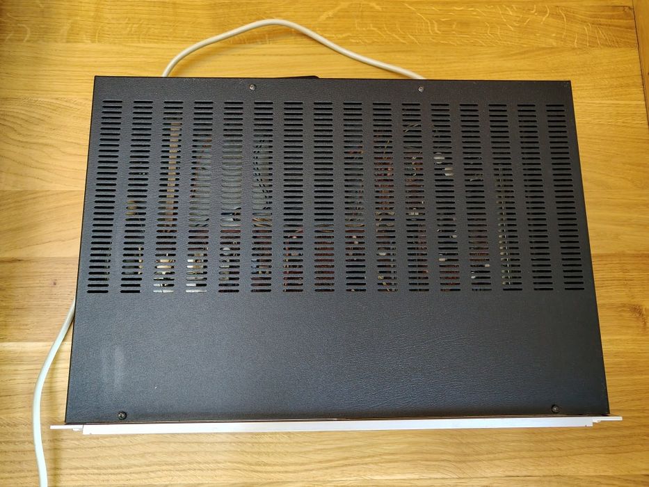 Amplituner Marantz 2216B