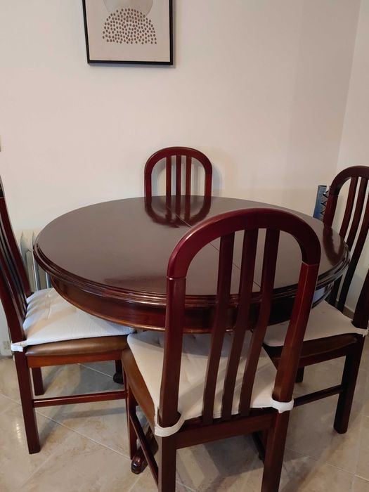 Mesa de jantar e 6 cadeiras