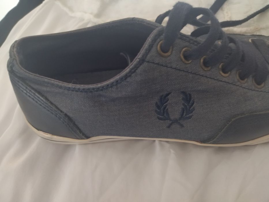 Tênis azul  de  marca 41  em bom estado