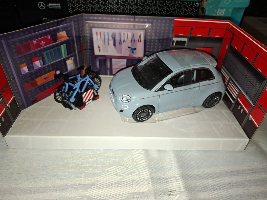 Bburago Fiat 500e (2023), seria Eurotrek, skala 1:24