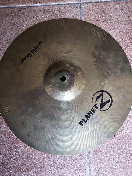 Pratos de bateria Zildjian Planet Z. Prato de choques e ride/crash