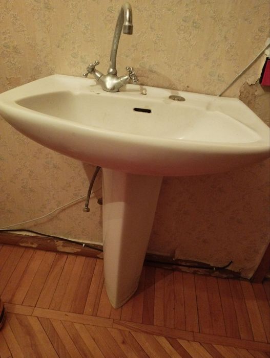 Продам умывальник тюльпан со смесителем