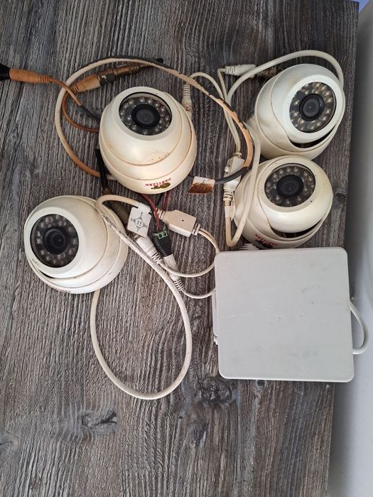 Відеореєстратор Hikvision + 4 камери в комплекті