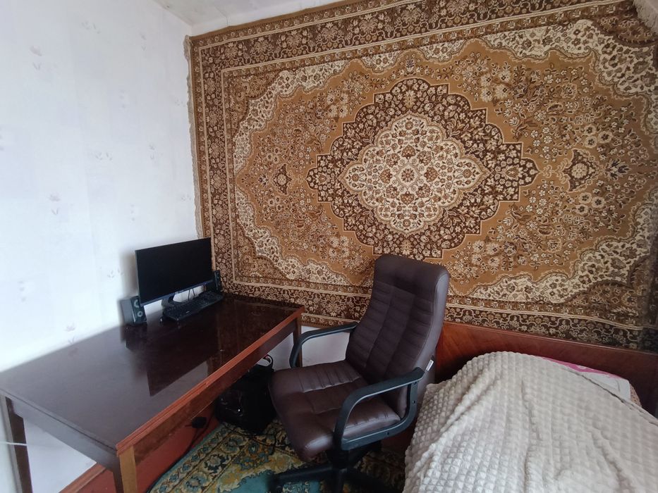 Продам 3 -х комнатную квартиру на Ласточке в самом центре.
