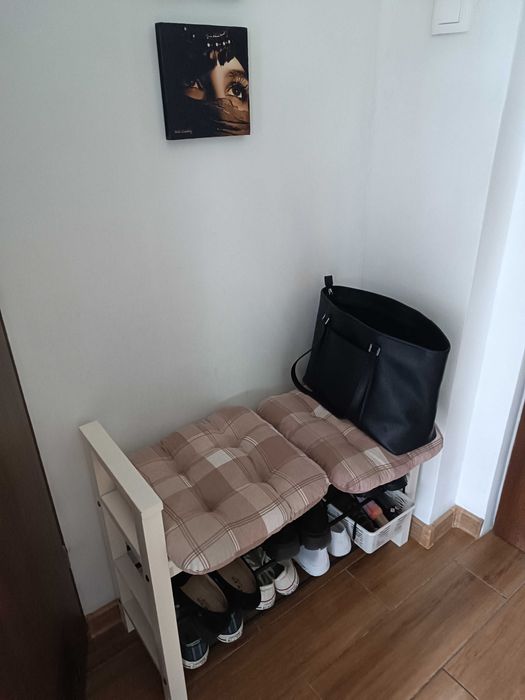 Ławka biała na buty