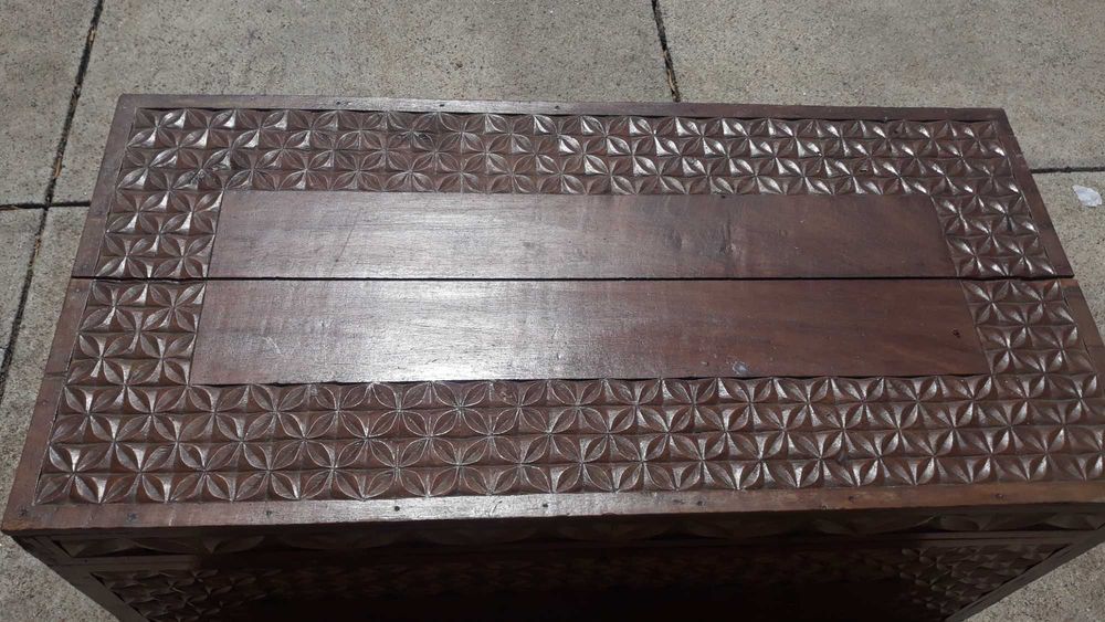 arca baú em madeira angolana