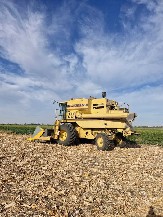 Зернозбиральний комбайн NEW HOLLAND TR 88.