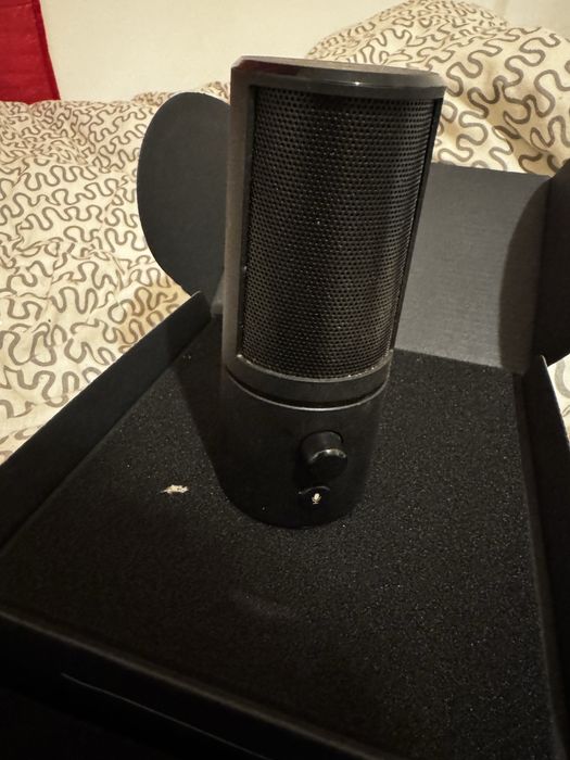 Microfone Razer Seiren X