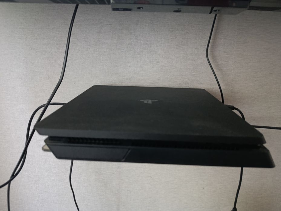 Playstation 4 slim