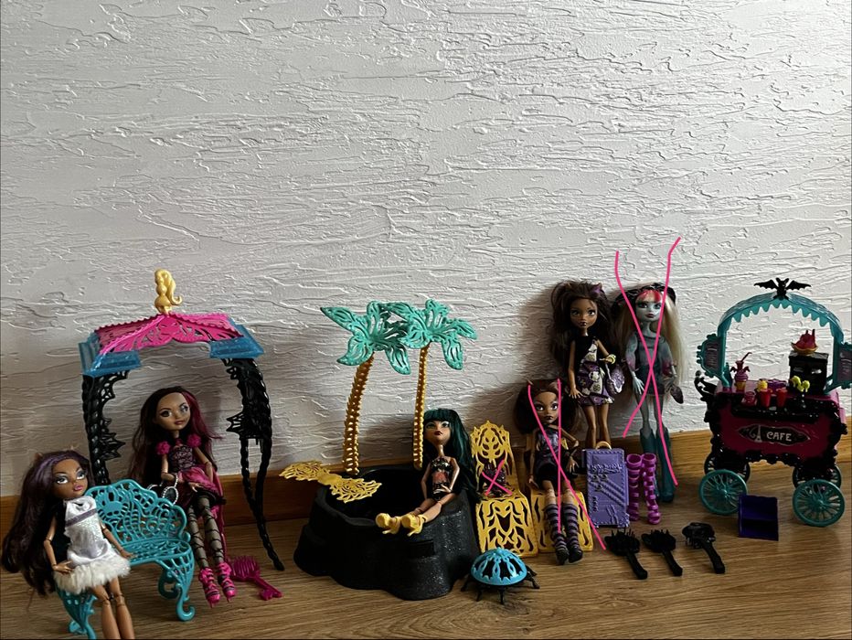 Ляльки Monster High і аксесуари до них