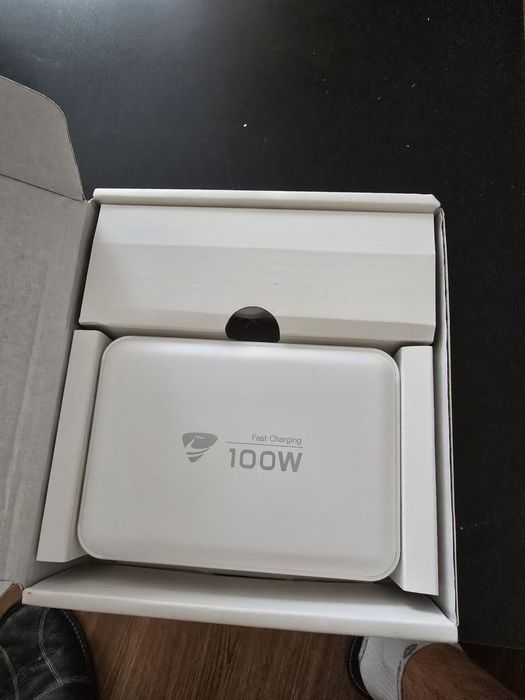 Szybka ładowarka USB-C Aione o mocy 100w