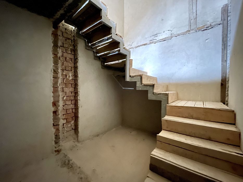 Простора 3км квартира ! Мансарда з ГАЗОМ