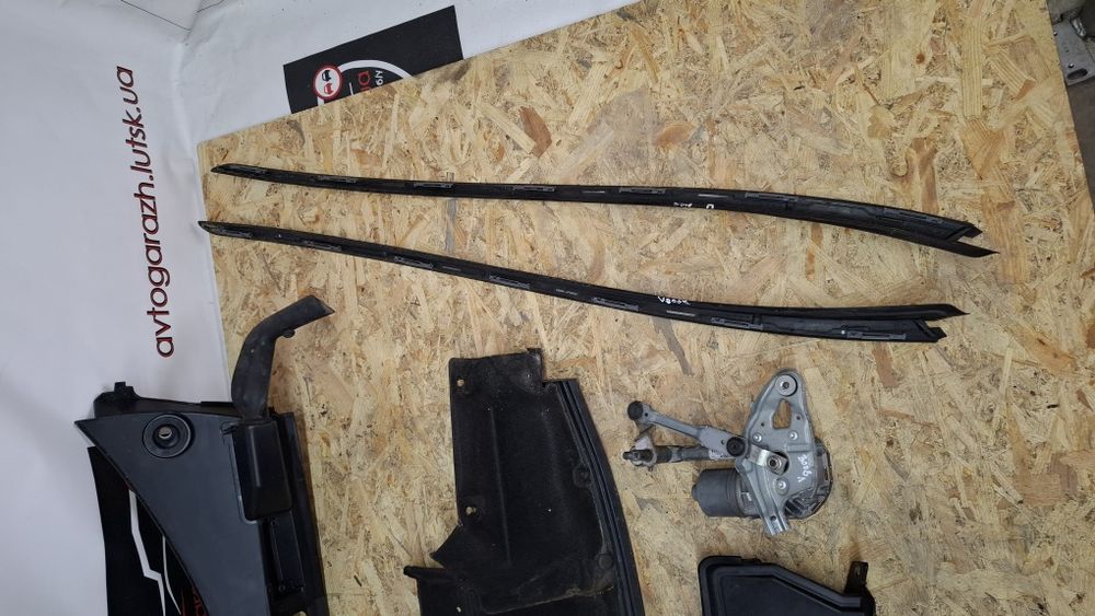 Жабо Peugeot 3008 накладка під лобове скло Peugeot 3008