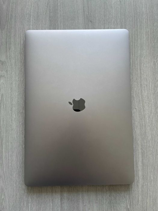 MacBook Pro 16 2019 i9 32GB 2TB Radeon 5500M 8GB bat 89%