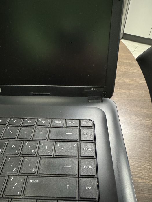 ноутбук HP 250 G1 працює