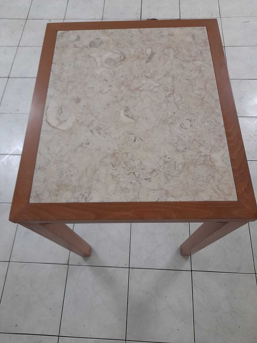 Mesa em madeira de cerejeira maciça, dois tampos ler descrição abaixo.