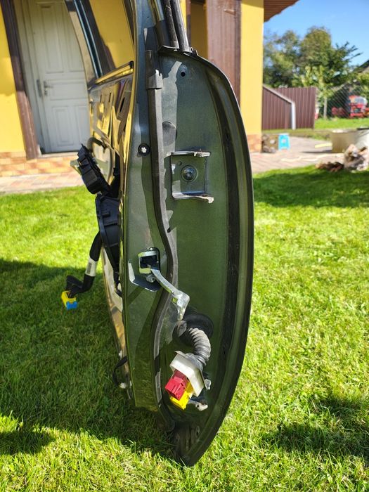 Дверка ліва (водійська ) Пежо 5008 2010