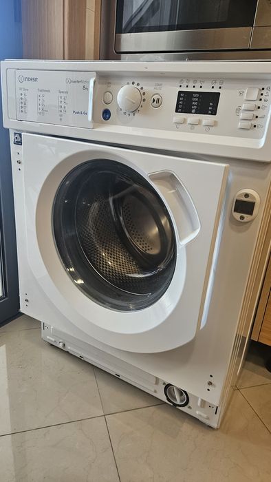 Máquina roupa encastrar Indesit 8kg