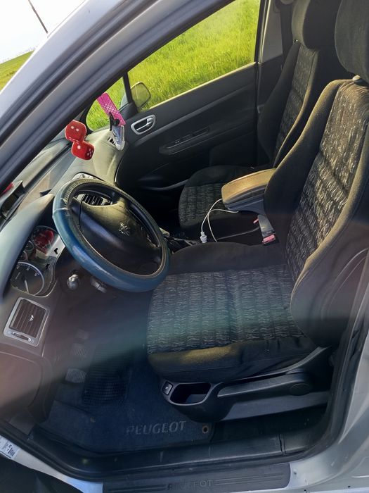Продам Пежо 307.   2 л HDI