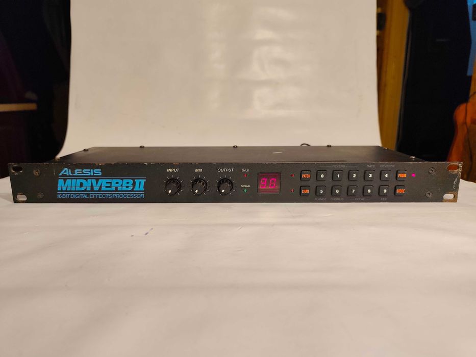 Cyfrowy 16 Bitowy procesor efektów gitarowych ,,ALESIS MIDIVERB II,,