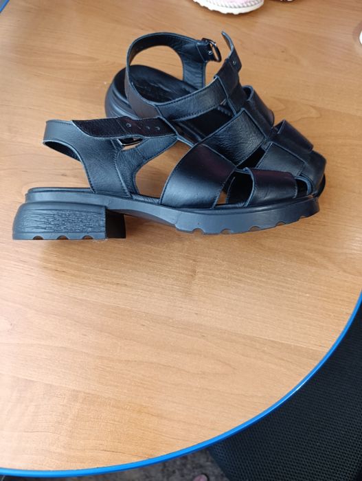 Женские босоножки