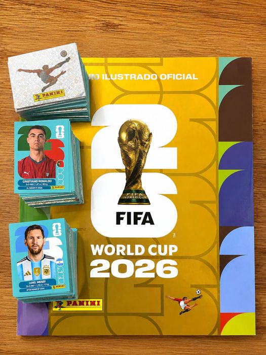 Caderneta dourada e mais de 550 cromos do mundial 2026.
