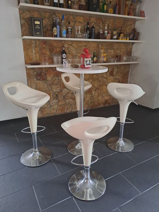 Conjunto Balcão, Mesa e 6 Bancos