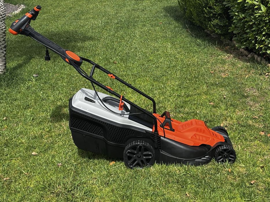 Corta Relvas Black Decker