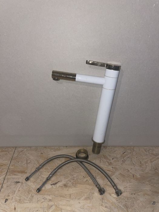 Biało-złoty kran / bateria do umywalki