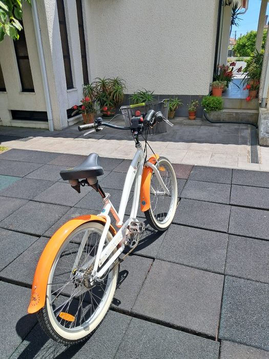 Bicicleta de cidade BTWIN como nova