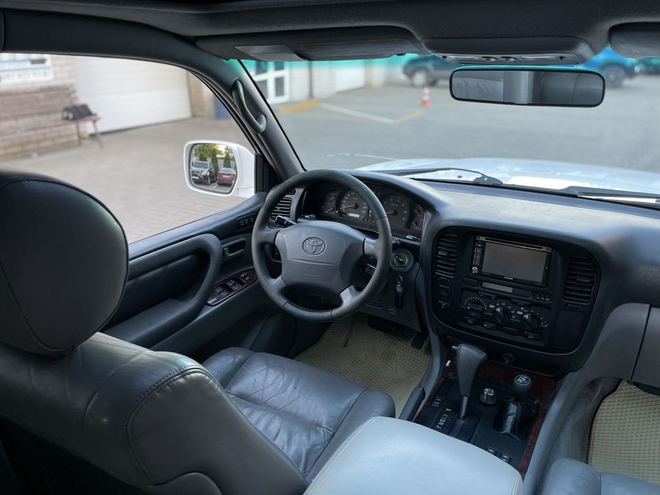 Toyota Land Cruiser 100