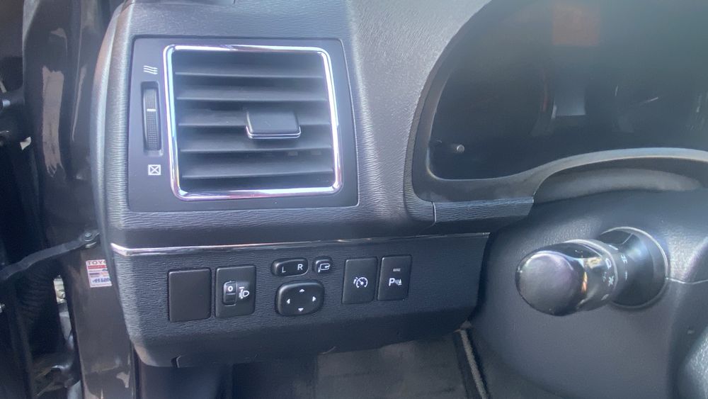 Продам тойота авенсис т27 автомат универсал 2013гв дизель 2,23