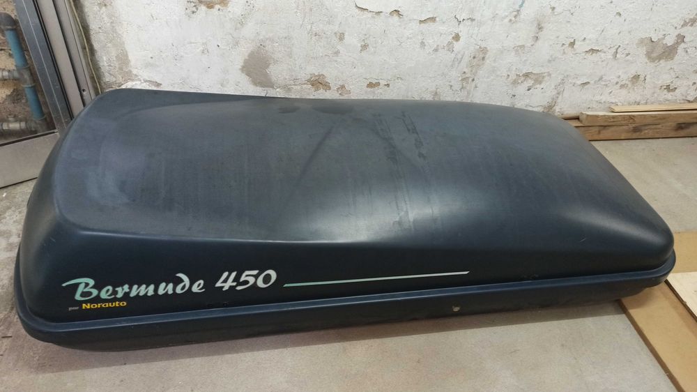 Mala de tejadilho usada.