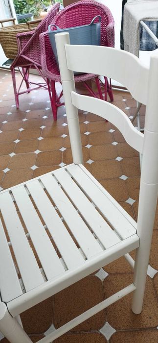 Mesa redonda branca extensível em madeira maciça + 4 cadeiras