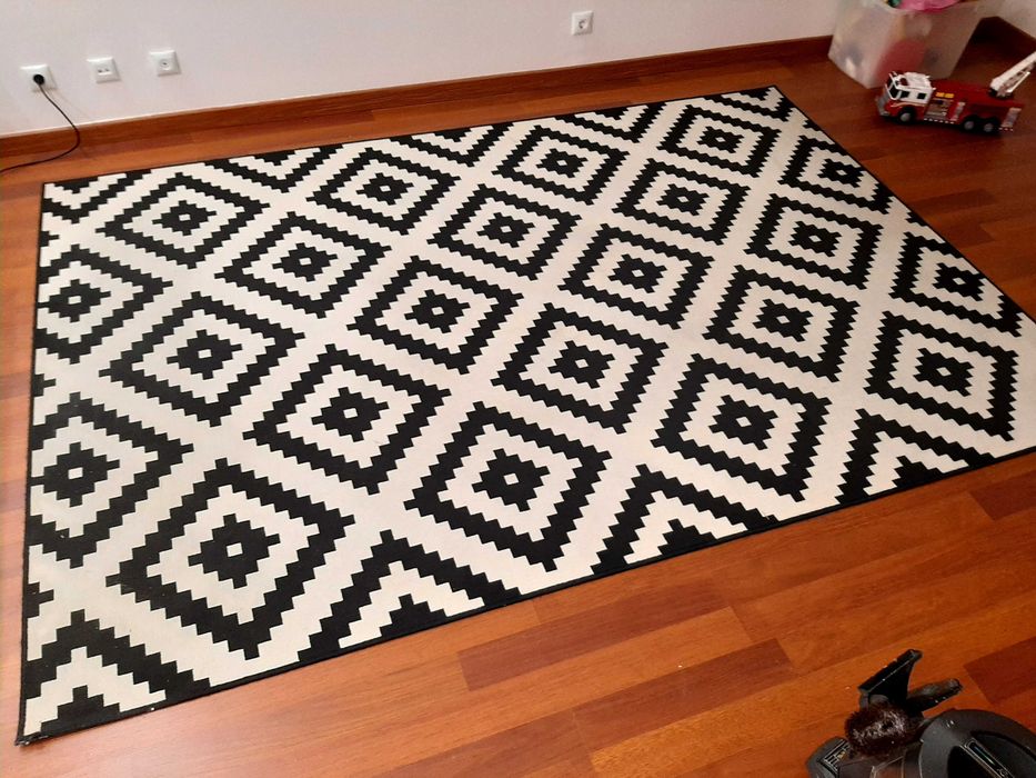 Tapete padrão geométrico IKEA