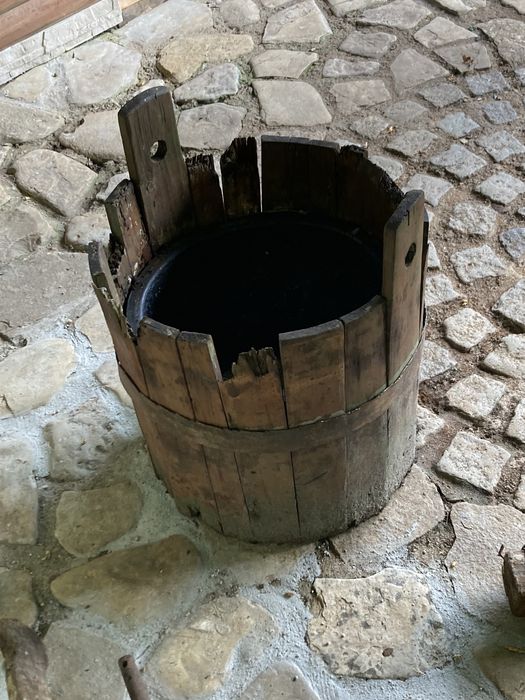 Ozdoba ogrodowa beczka