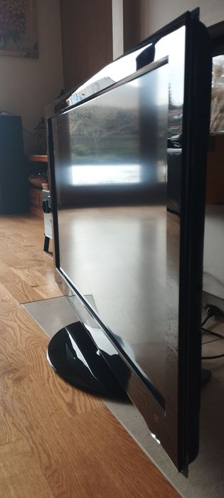 Oddam używany Telewizor LG 42LH5000