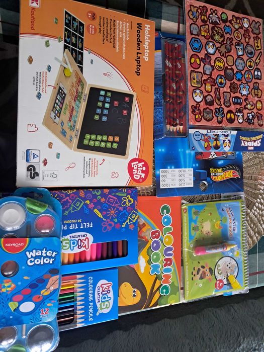 Zestaw plastyczny i tablet drewniany