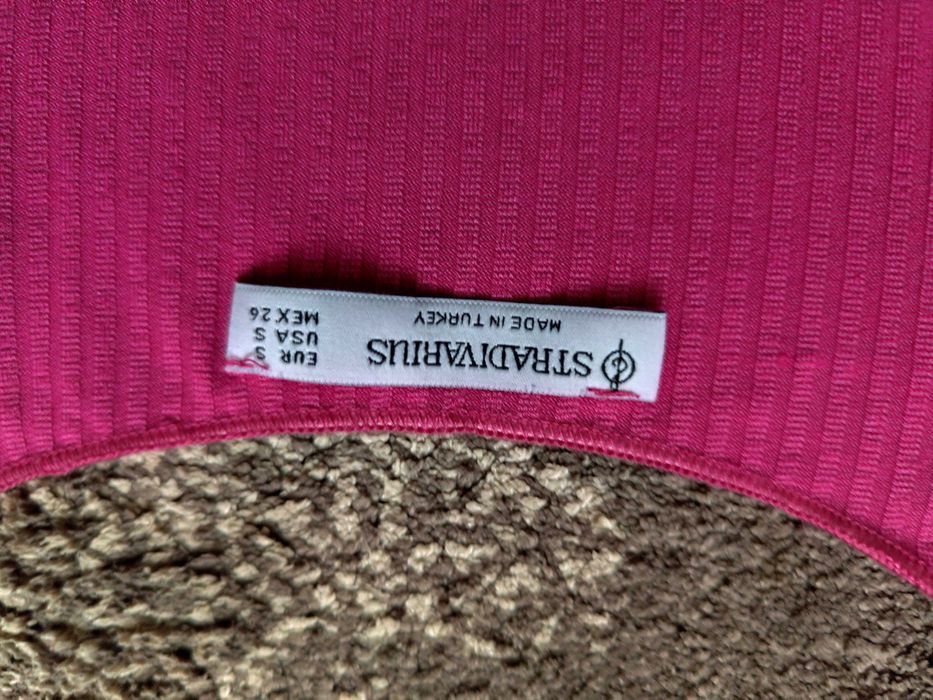 Różowa bluzka prążkowana Stradivarius