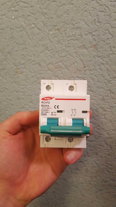 Защитный автомат DC 200A 125V для аккумуляторов (батарей).