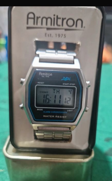 Relogio vintage digital Amitron ,novo na caixa ,otimo coleção