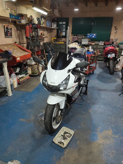 Cbr 954  revisionada pronta a andar