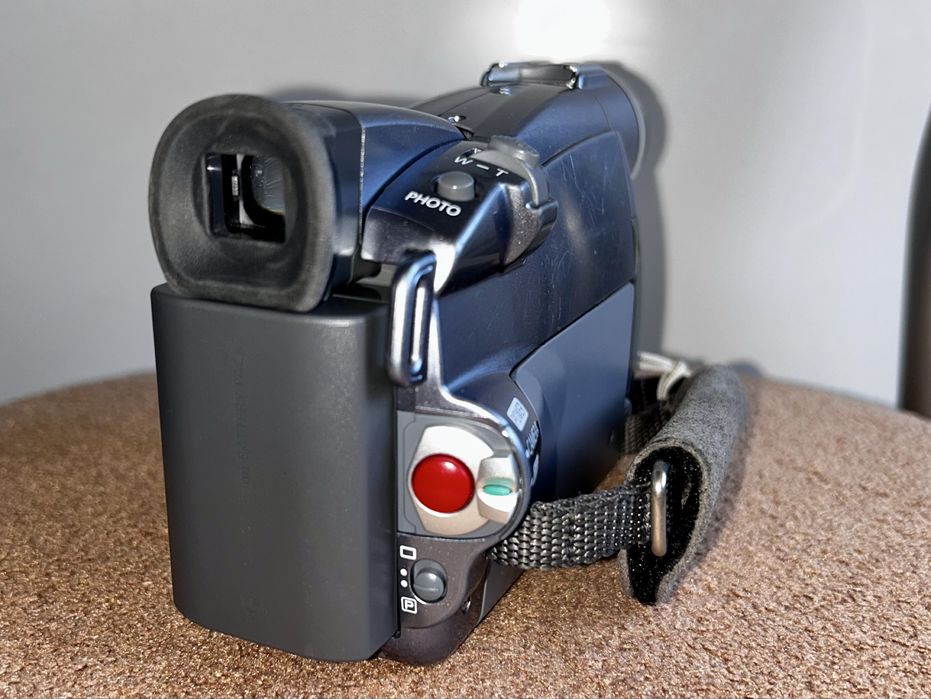 Видеокамера Canon MV700 E